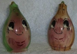 Vintage Anthropomorphic Onion Salt & Pepper Shakers Vintage Anthropomorphic Onion Salt & Pepper Shakers