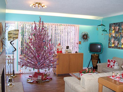 retro-pink-aluminum-christmas-tree
