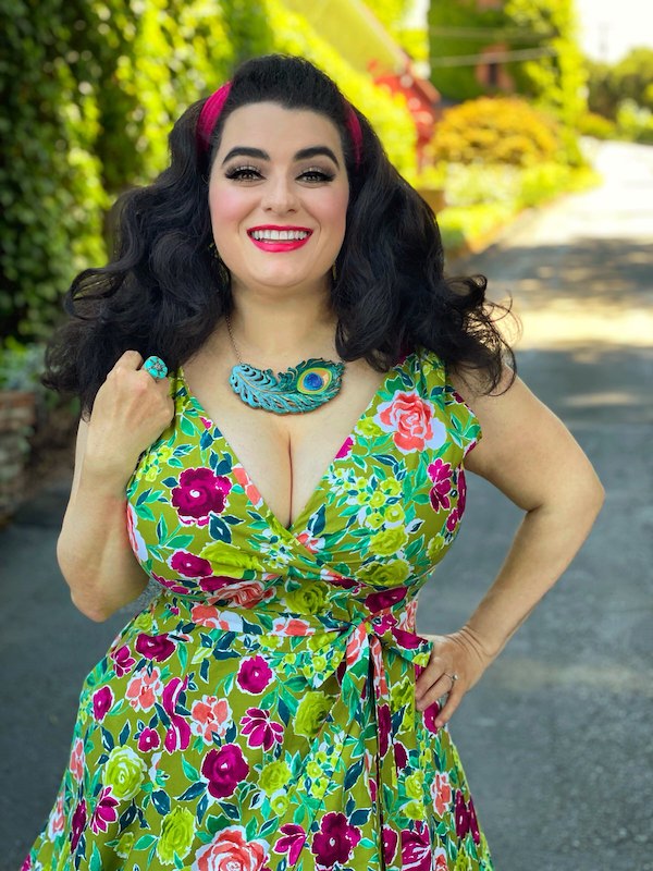 Summer Dress Curvy Fashion on Yasmina Greco